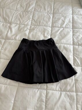 HALARA Black Circle Skirt with Flared Hem